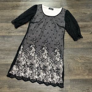 Venus Black Floral Lace Dress Size Small Half Sleeve Scoop Neck Women’s